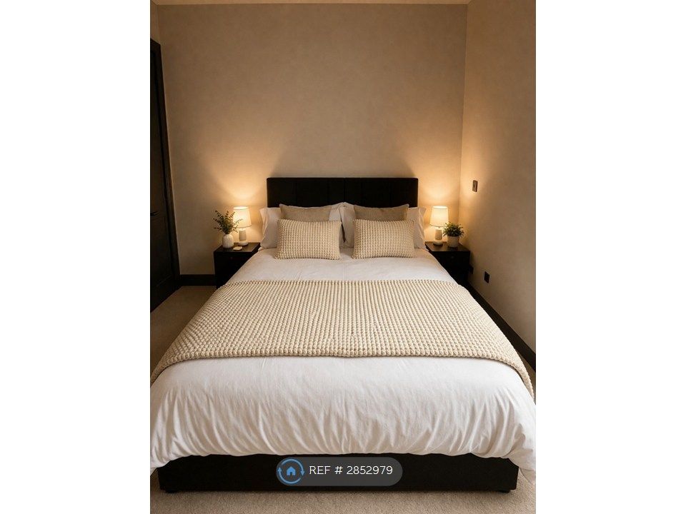 Property photo 1 of 25 Room 5