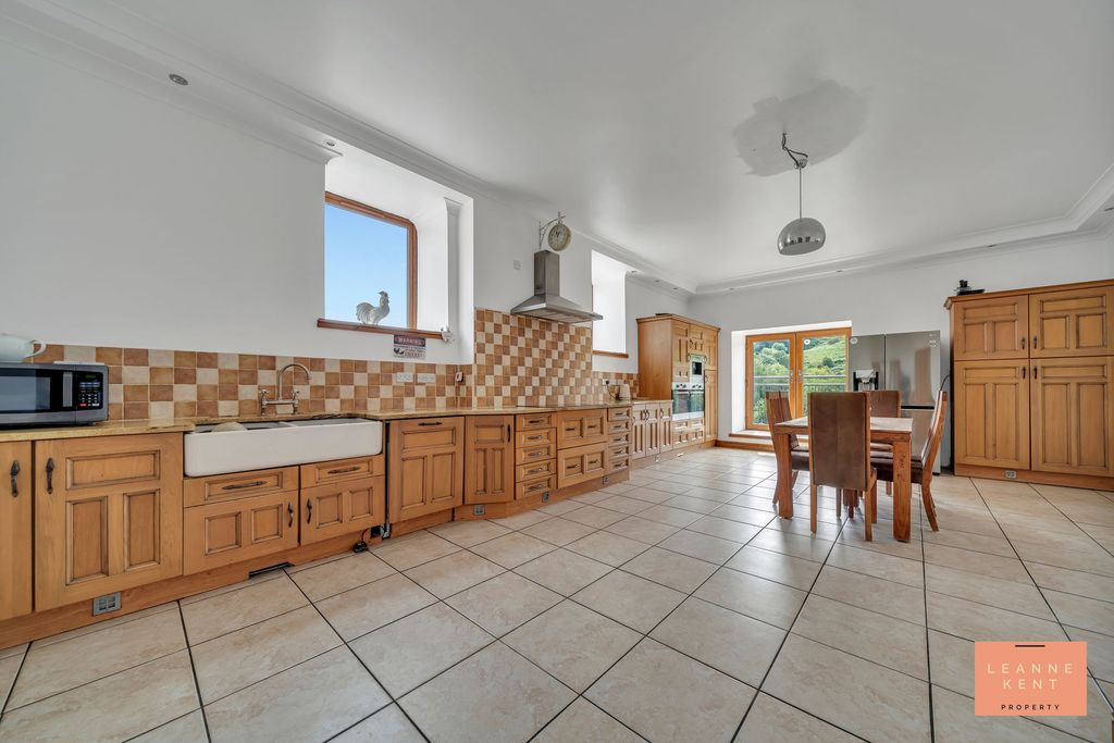 Property photo 3 of 49