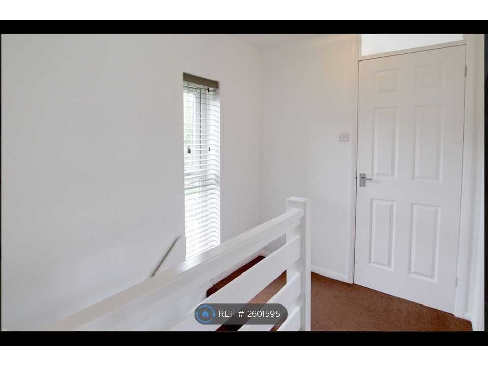 Property photo 3 of 8 Landing