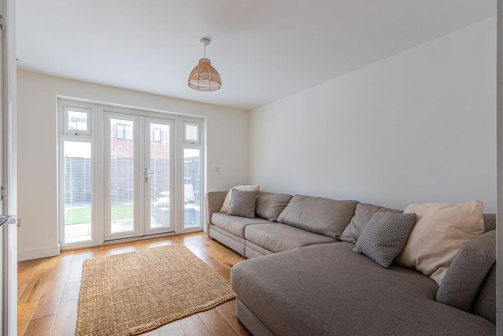 Property photo 3 of 15 Ffordd Pentre 44-7.Jpg