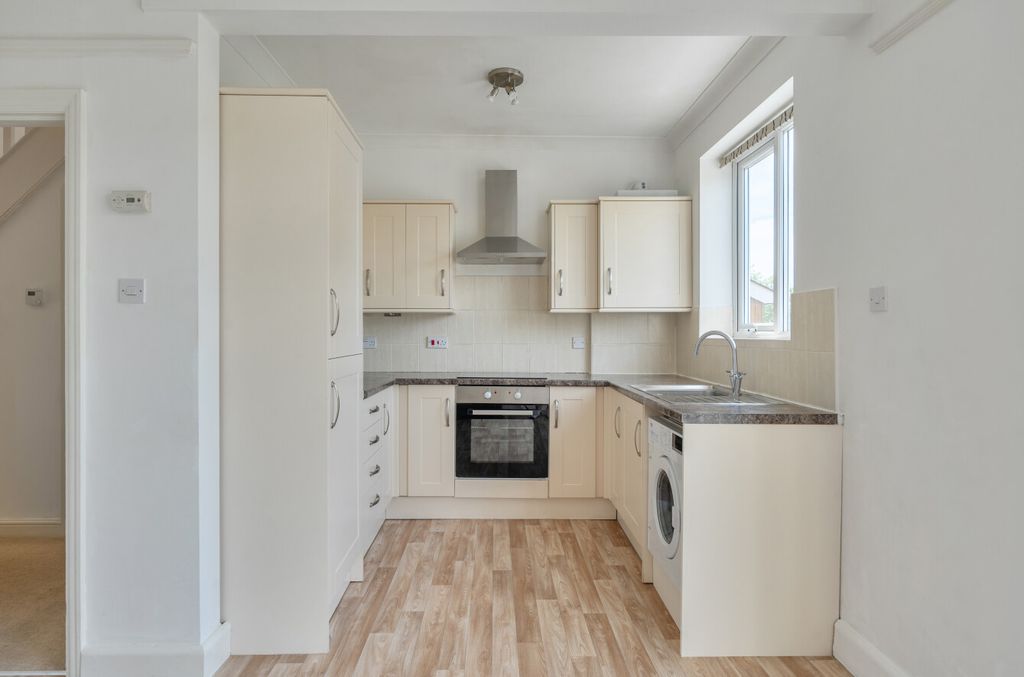 Property photo 2 of 13 1485265-17-6A4Bb7...