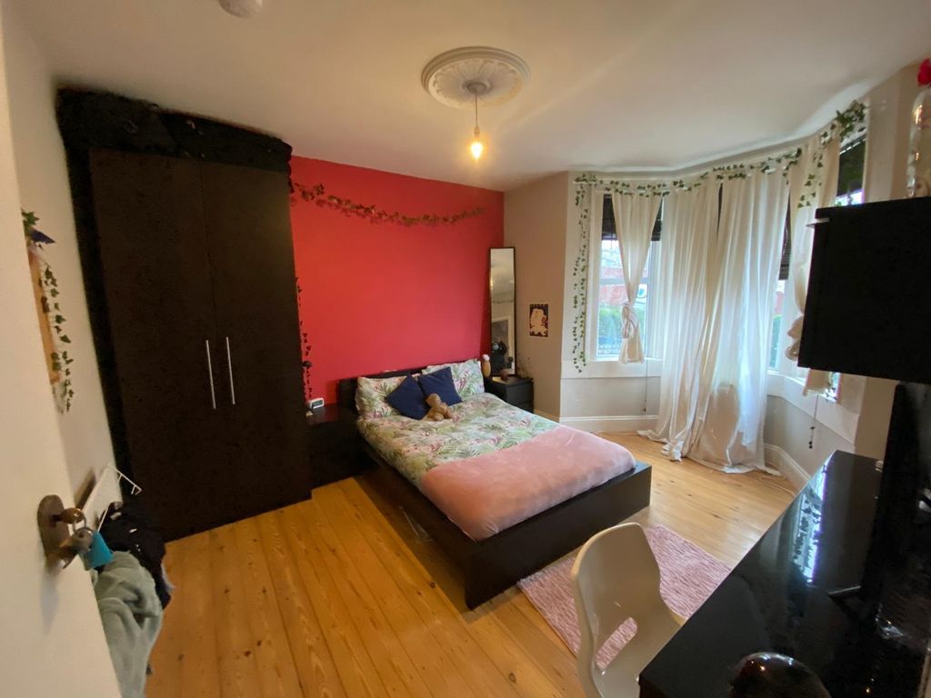 Property photo 3 of 9 Bedroom 1