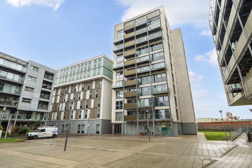 Property photo 1 of 20 External