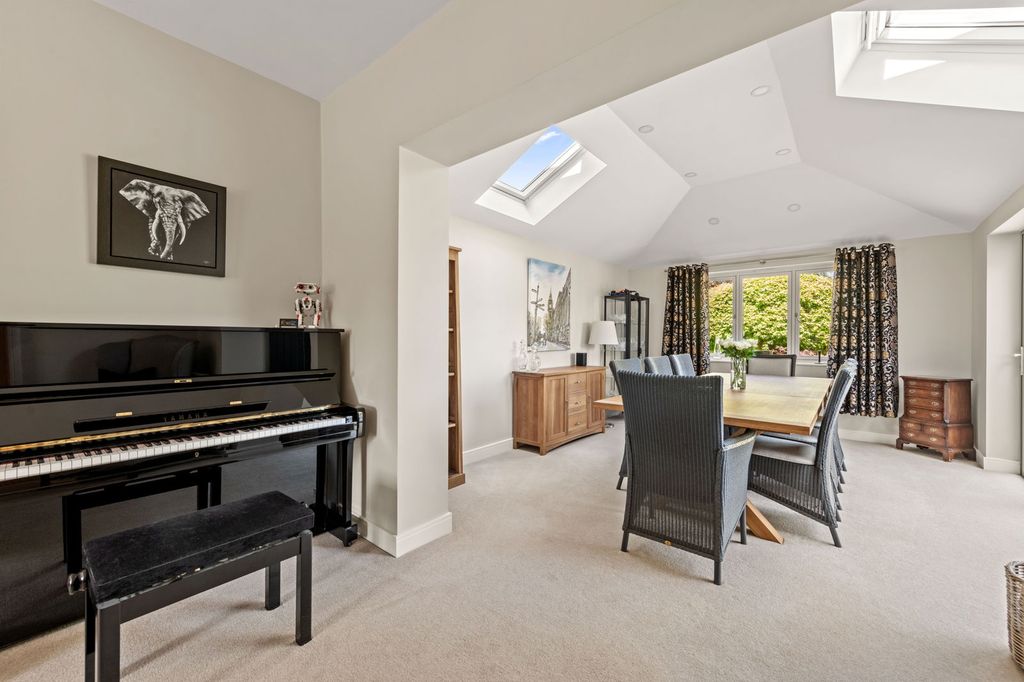 Property photo 3 of 39