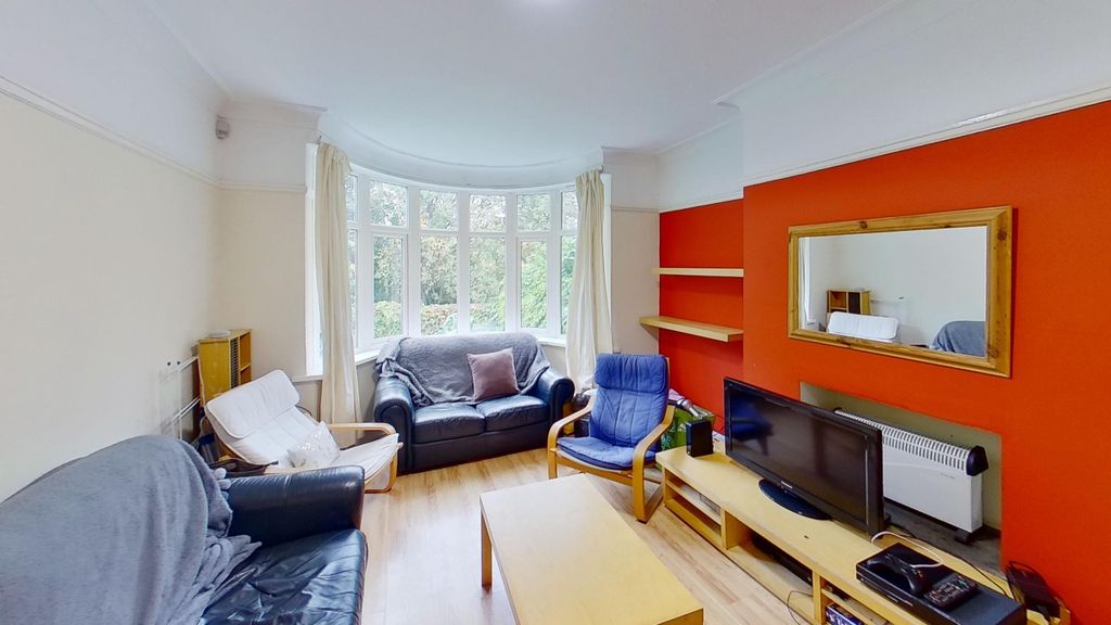 Property photo 1 of 13 Hartley-Ave-Living-Room