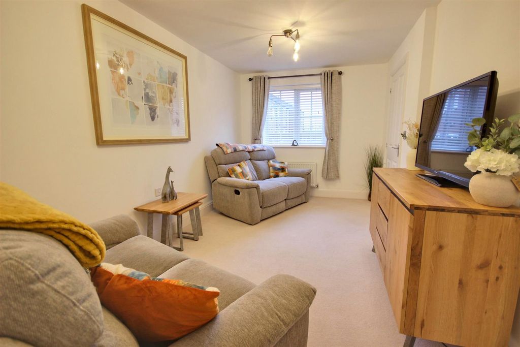 Property photo 2 of 12 Img_0007-Img_0009_Lzn.Jpg