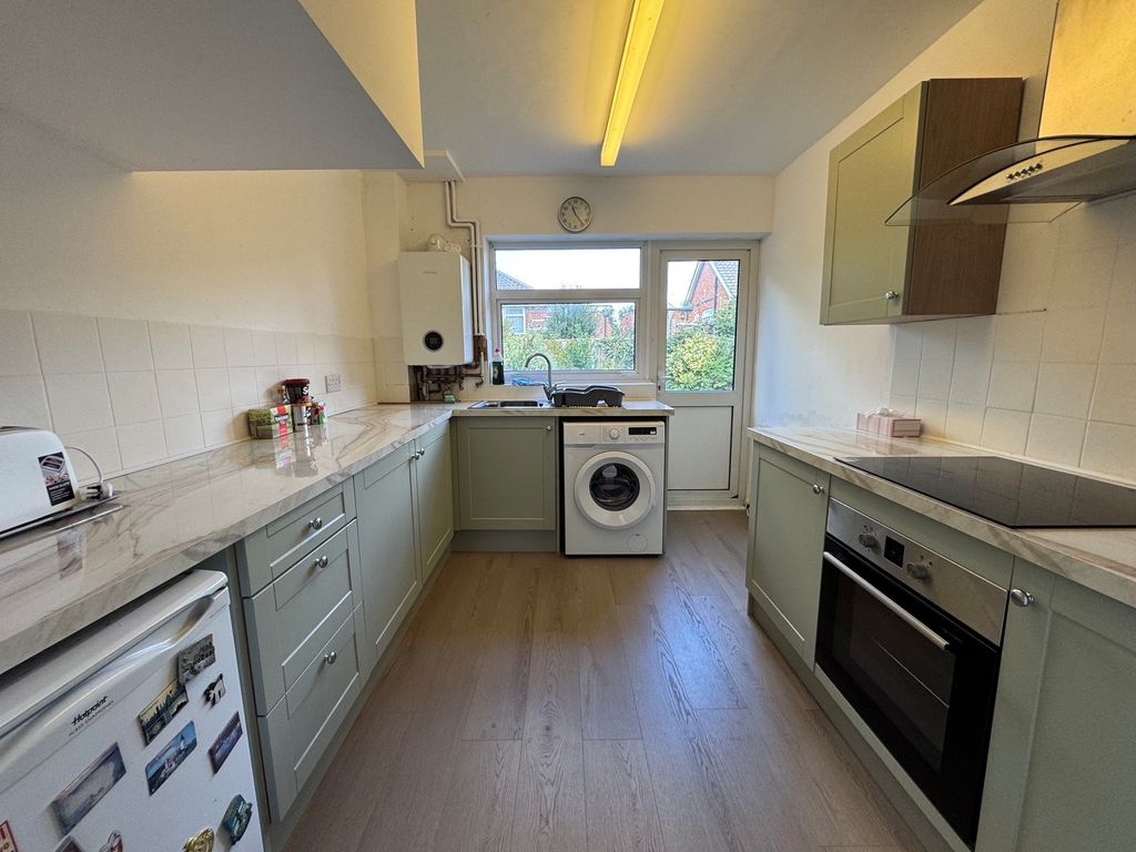 Property photo 2 of 11 Kitchen