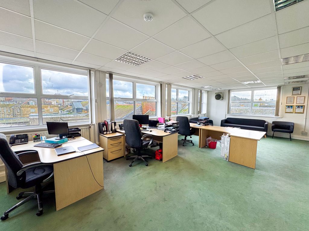 Property photo 3 of 9 Photo 9