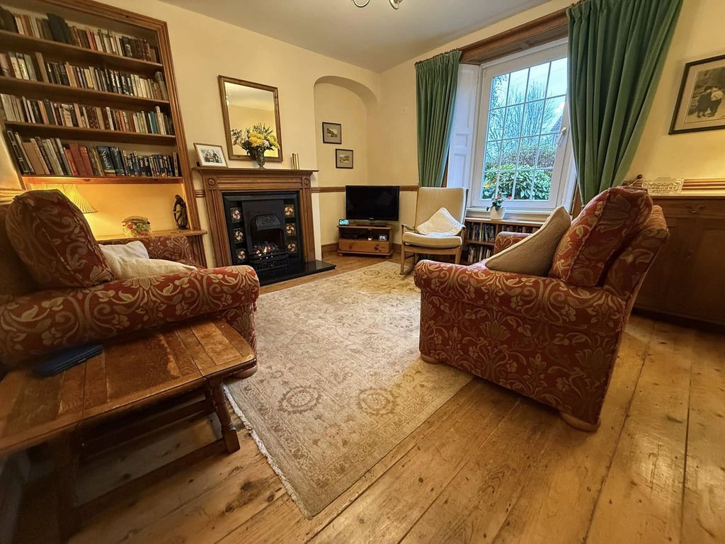 Property photo 3 of 27
