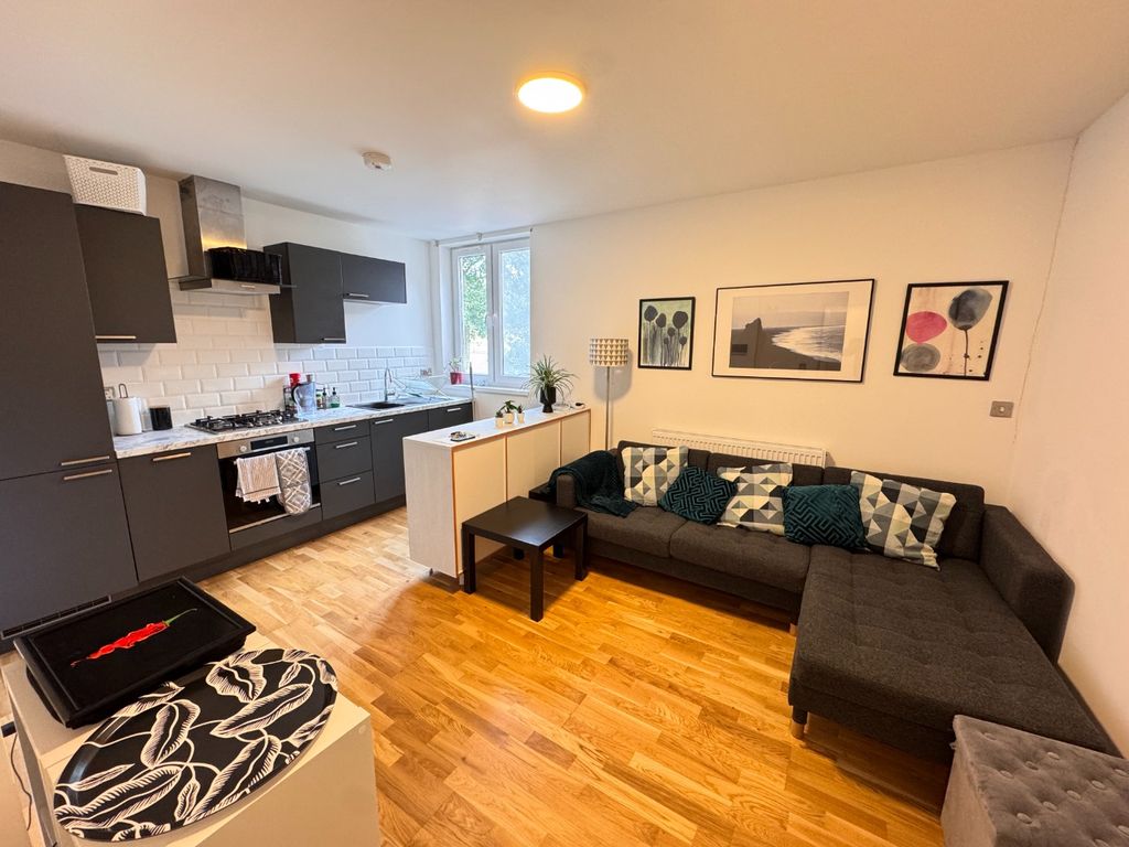 Property photo 2 of 11 4511851