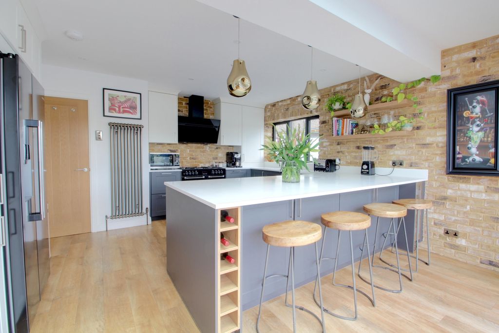 Property photo 3 of 17 Kitchen 1