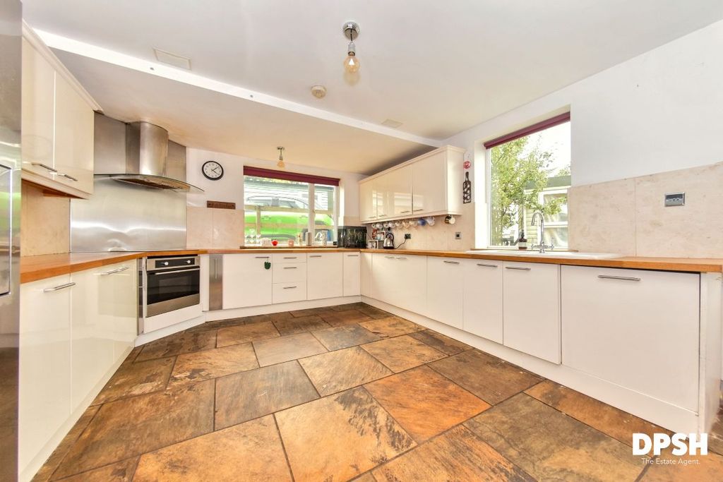 Property photo 3 of 46