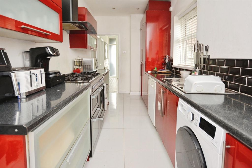 Property photo 3 of 30 Kitchen