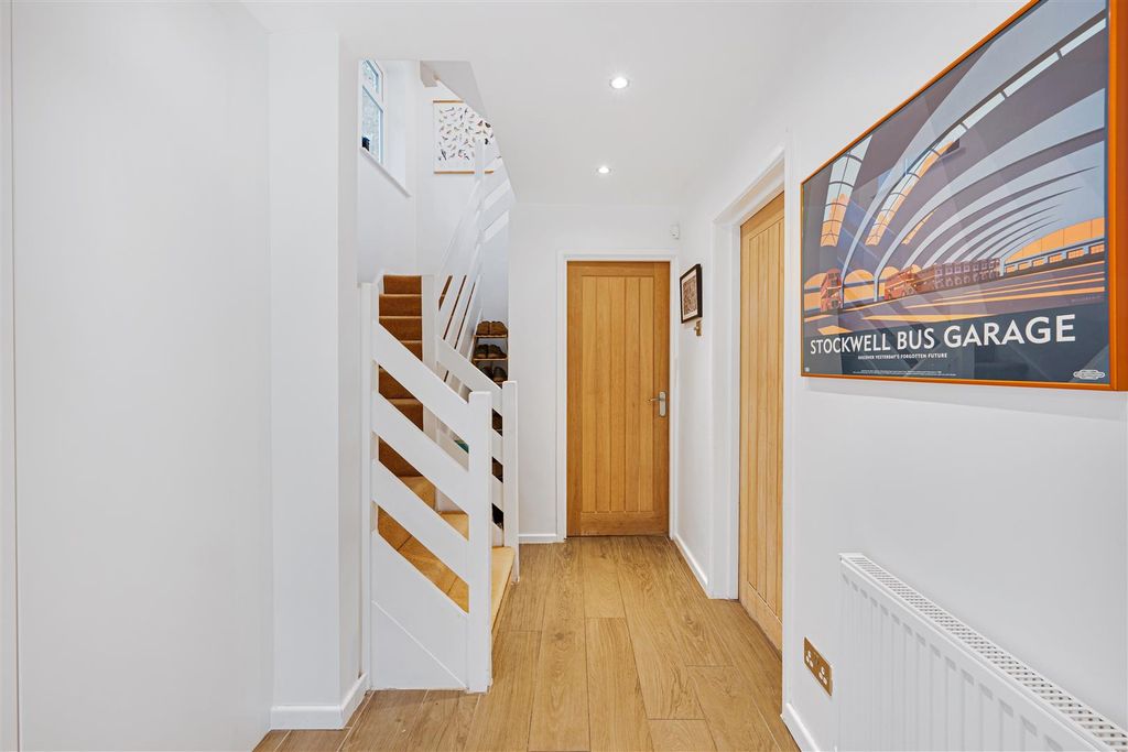 Property photo 2 of 30