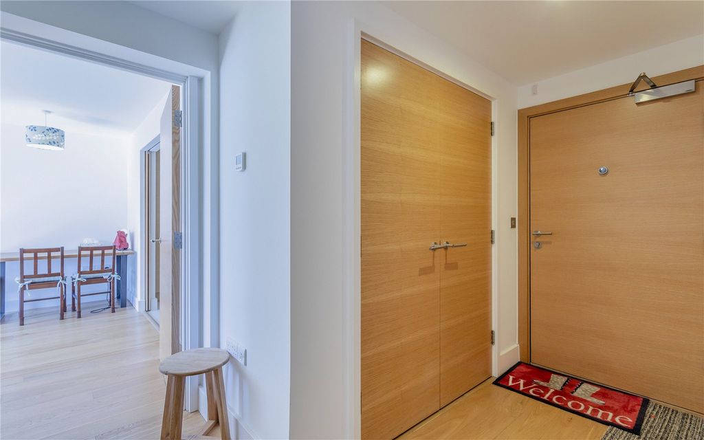 Property photo 2 of 12 Entrance