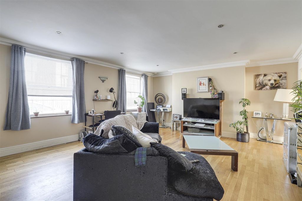 Property photo 2 of 13 33989.Jpg