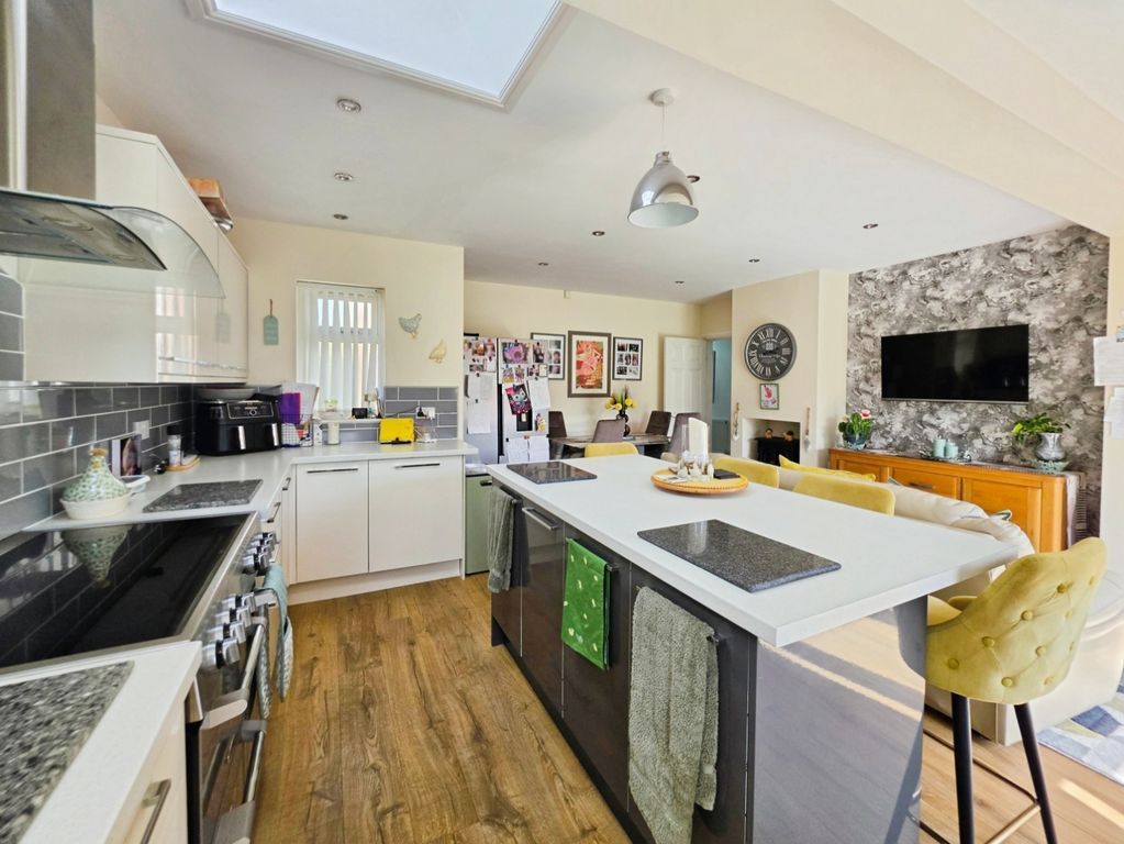 Property photo 3 of 31 Pbox-Img.Jpg