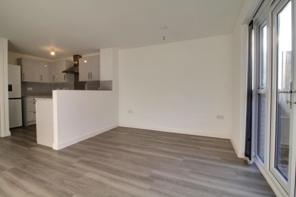 Property photo 3 of 31