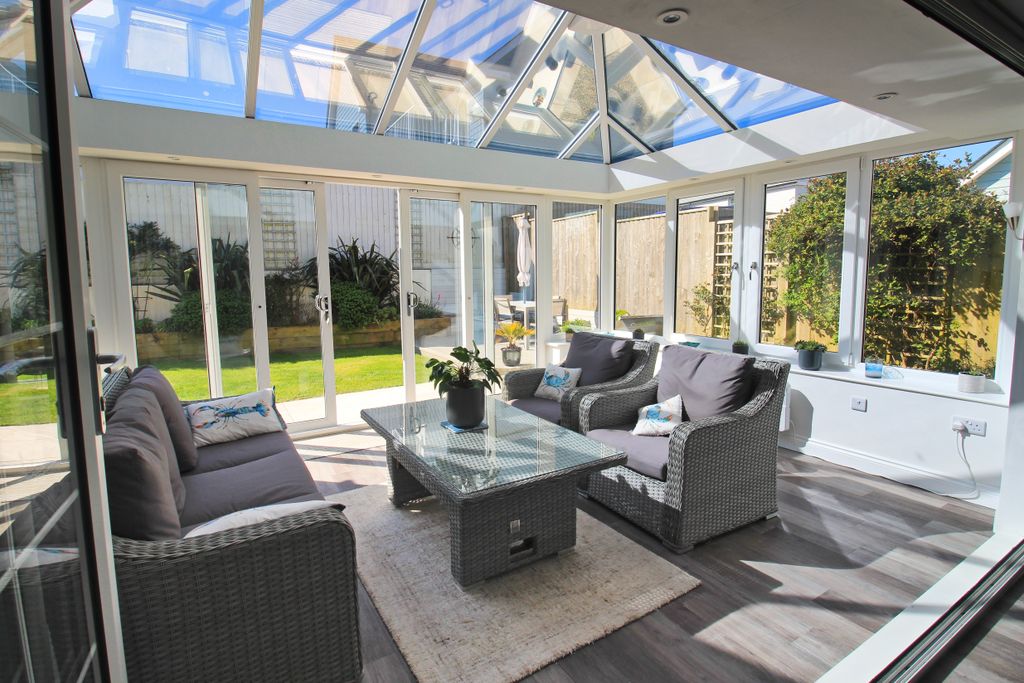 Property photo 2 of 22 Garden Room