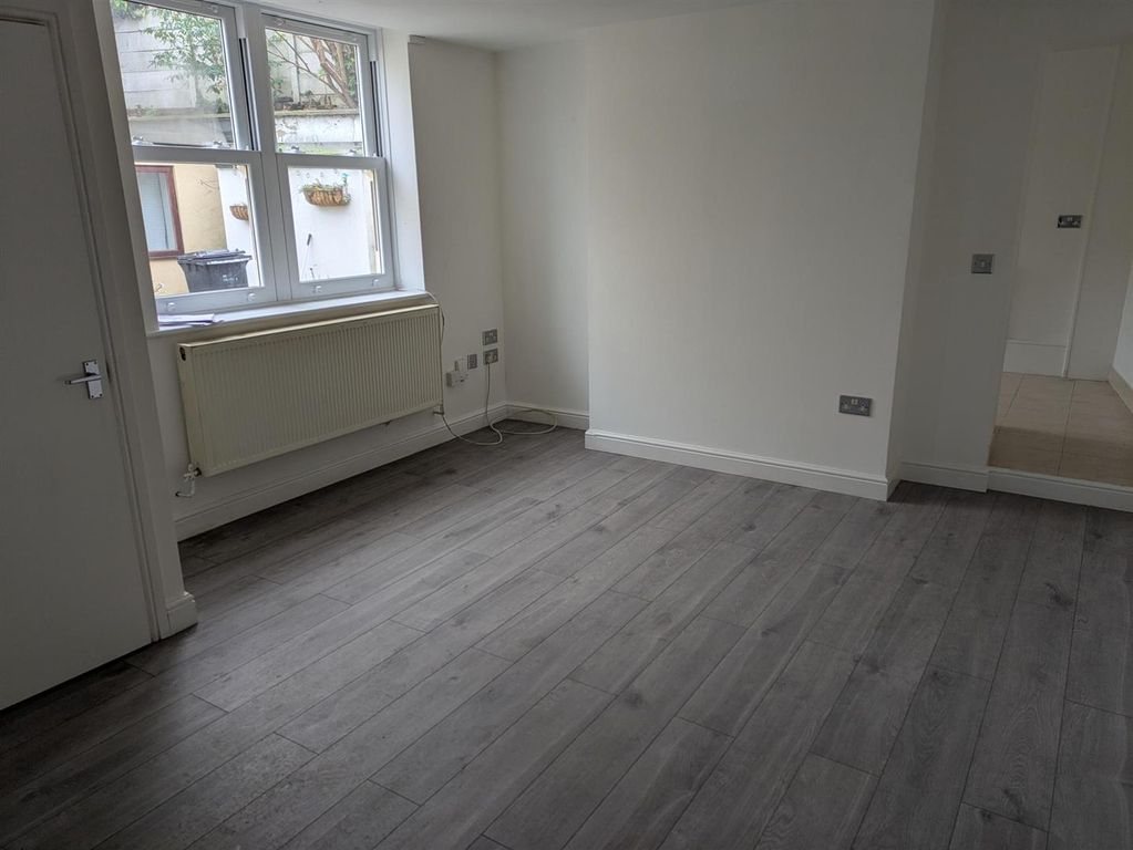 Property photo 2 of 8 Pxl_20251220_100539249.Jpg