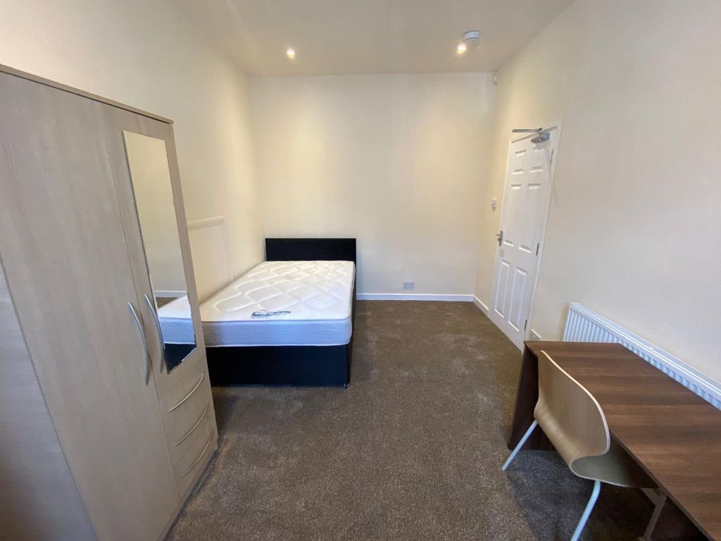 Property photo 3 of 16 Bedroom 1