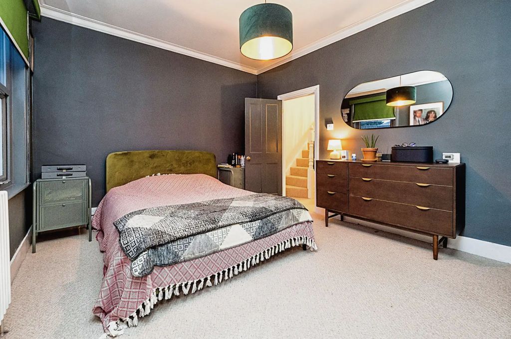 Property photo 1 of 13 High-Spec 4-Bedroom Terraced House In East Ham