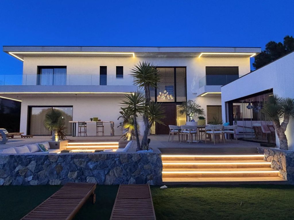 Property photo 1 of 2