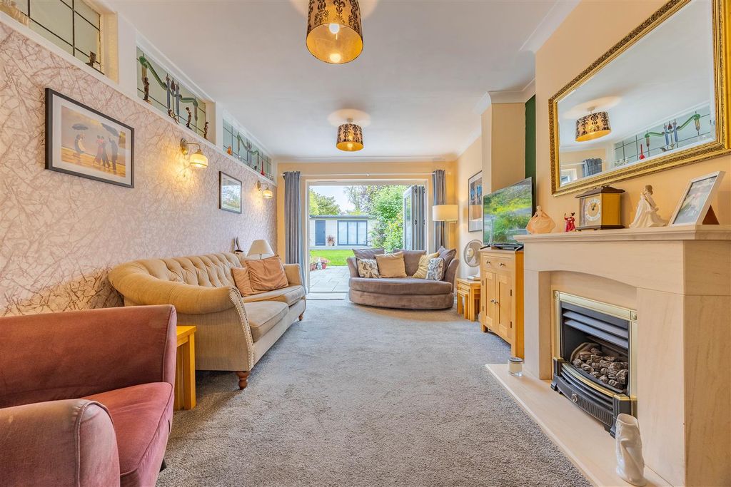 Property photo 2 of 33 Living Room