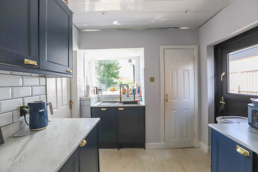 Property photo 1 of 18 Kitchen