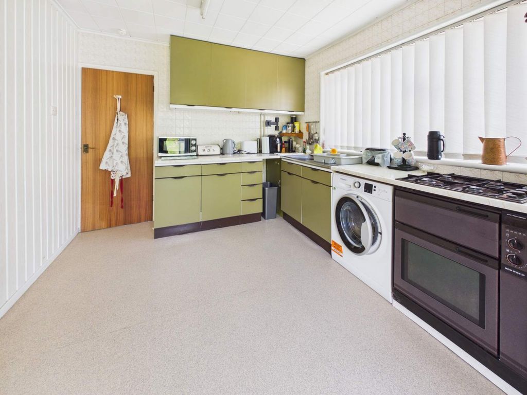 Property photo 2 of 14 Kitchen And Breakfast Room