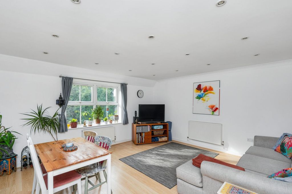 Property photo 1 of 19 Living Room