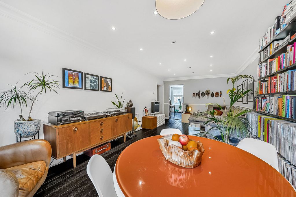 Property photo 2 of 34