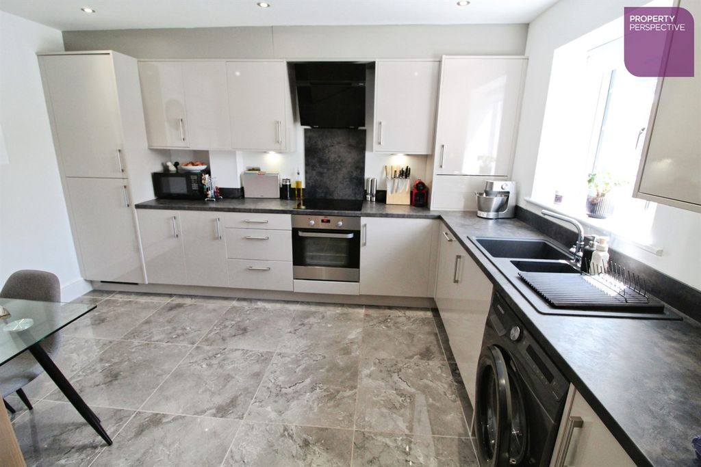 Property photo 3 of 13 Dining Kitchen