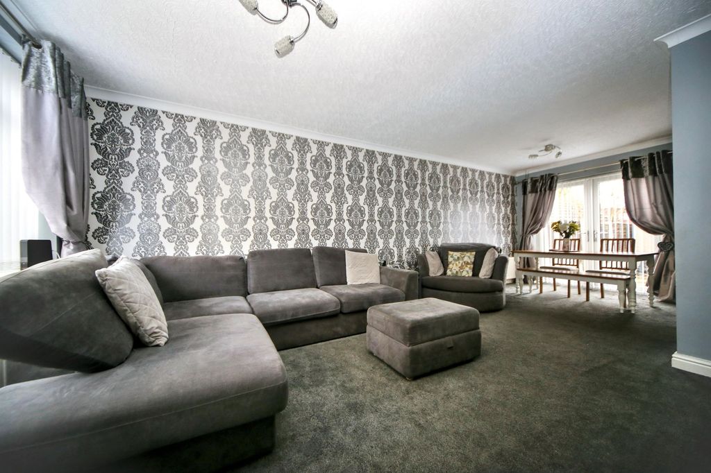 Property photo 2 of 23