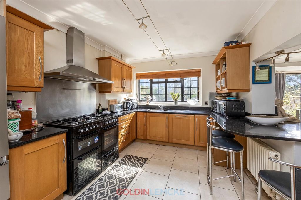 Property photo 3 of 16 Kitchen