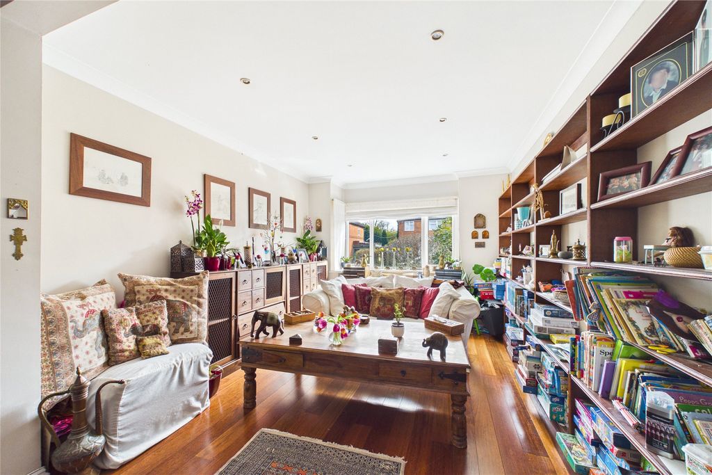 Property photo 2 of 16 Picture No. 11