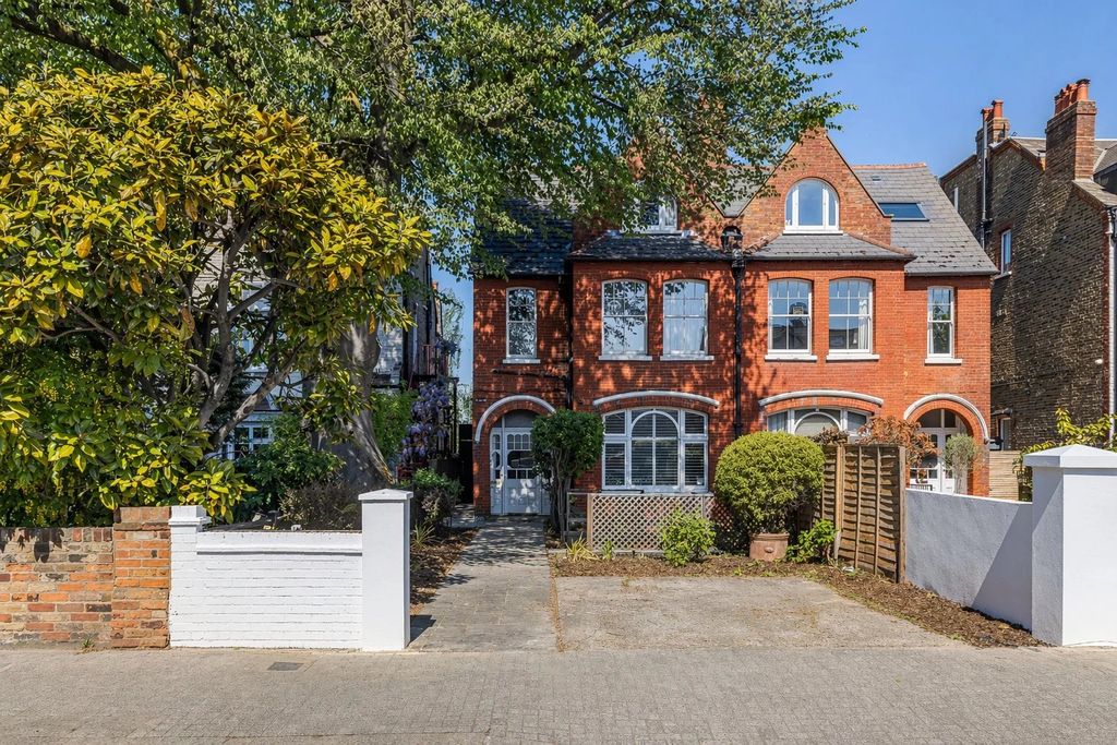 Property photo 2 of 33