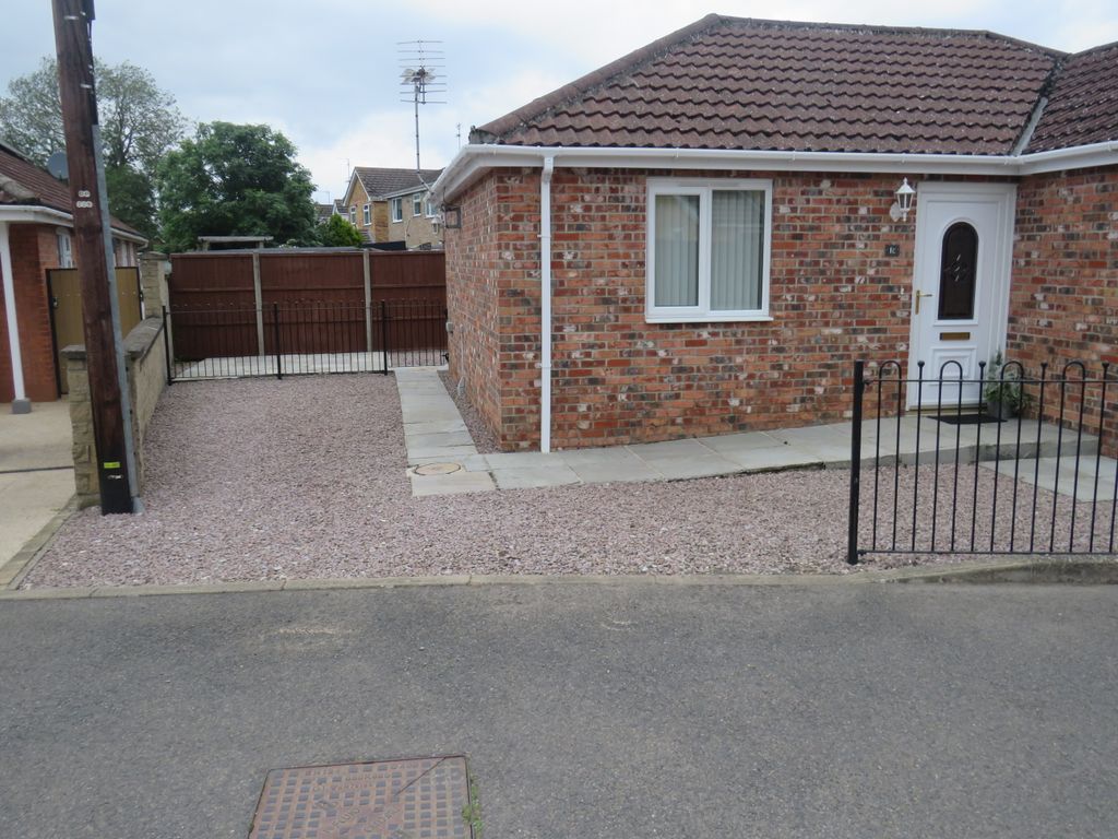 Property photo 2 of 11 Frontage &amp; Driveway.