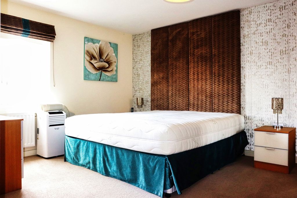 Property photo 3 of 14 Master Bedroom