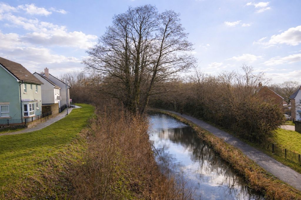 Property photo 1 of 25