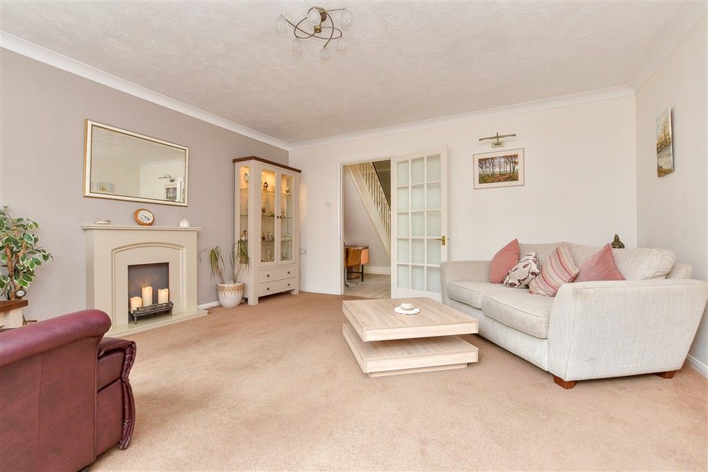 Property photo 1 of 11 Living Room