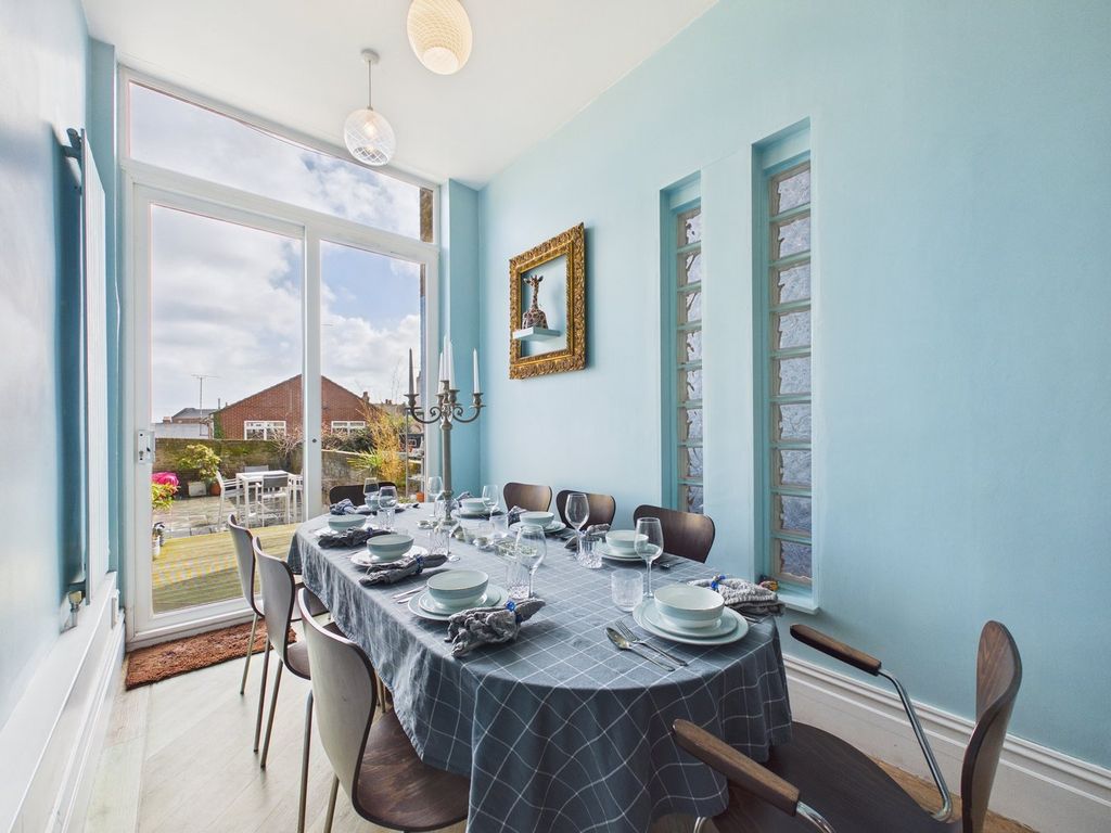 Property photo 3 of 33