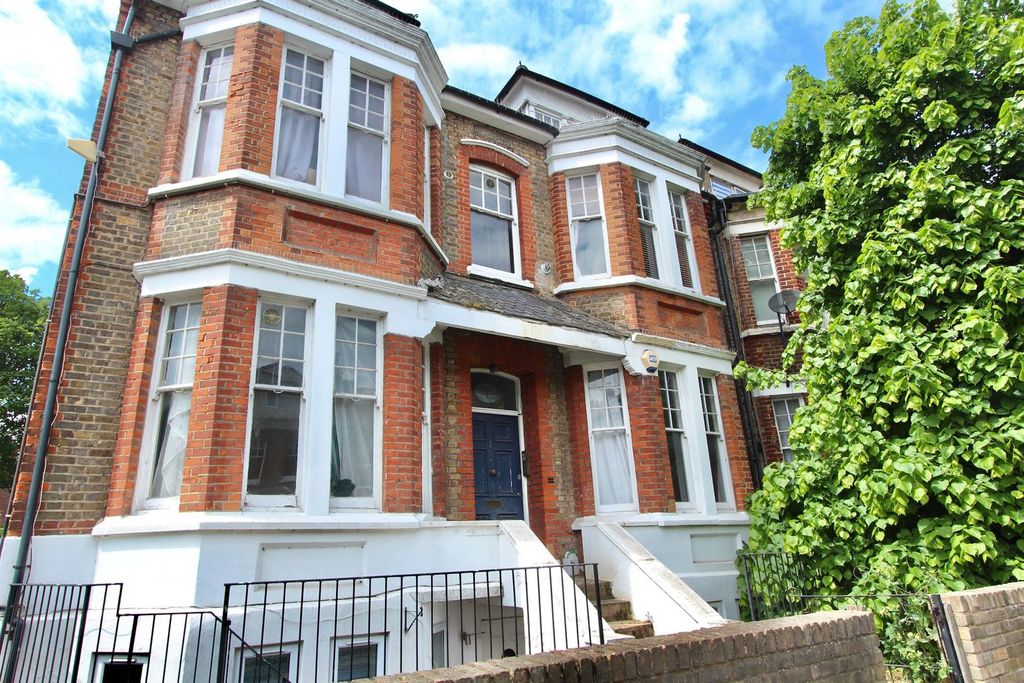 Property photo 2 of 9 Cranwich Road, N16