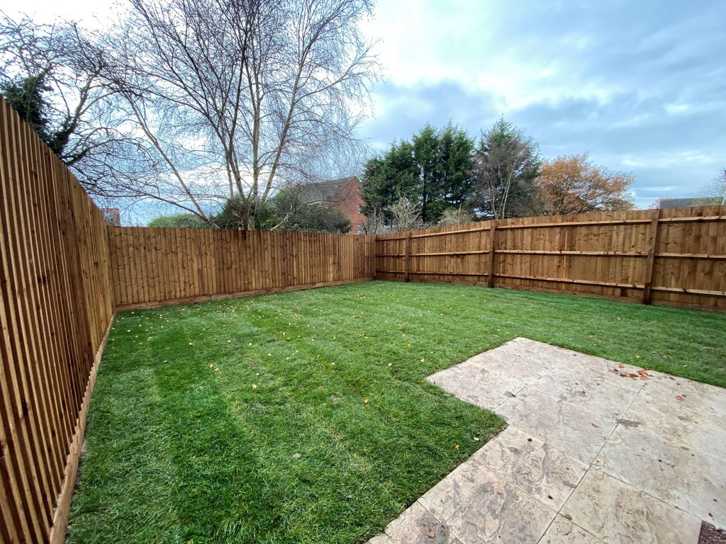 Property photo 2 of 11 Garden