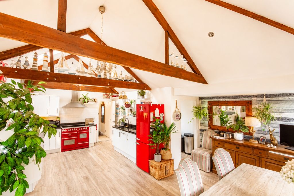 Property photo 1 of 17 943F7624-2583-4F14-9A43-Ff0811F6c0Be
