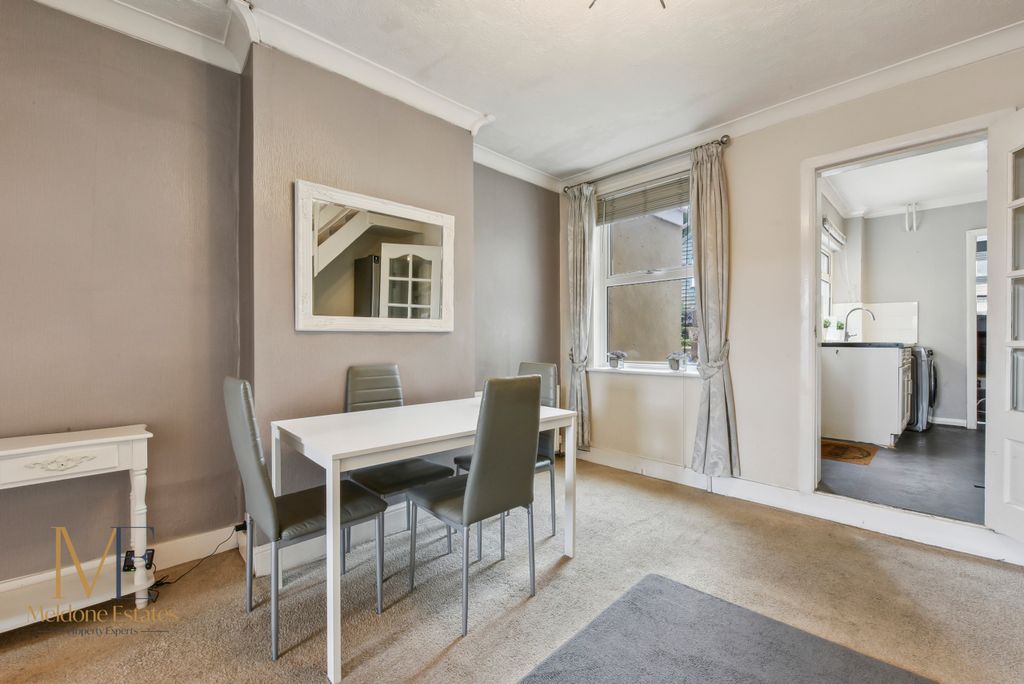 Property photo 1 of 21 Dining Area