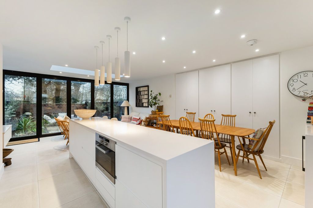 Property photo 2 of 23 Kitchen/Dining