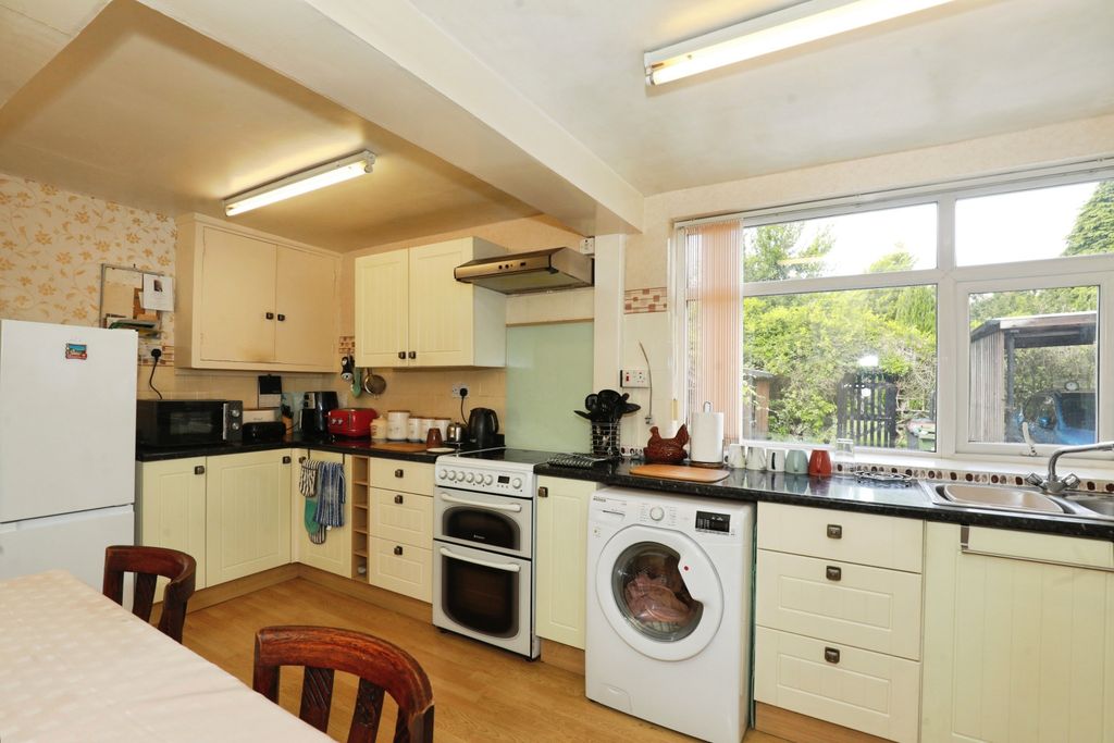 Property photo 2 of 20 Kitchen