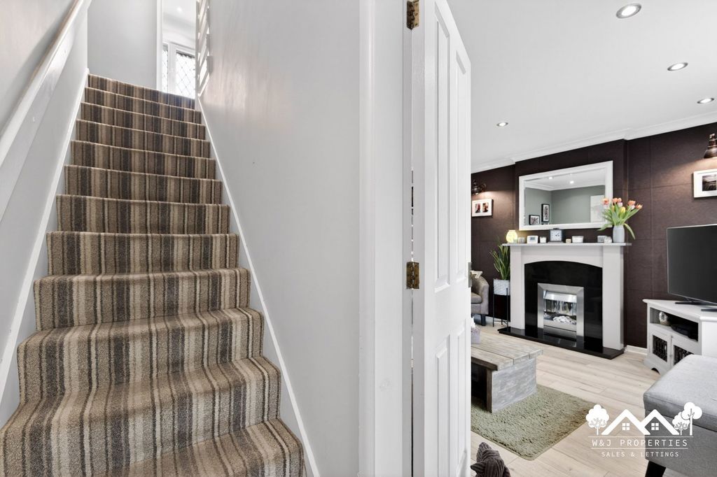 Property photo 2 of 45