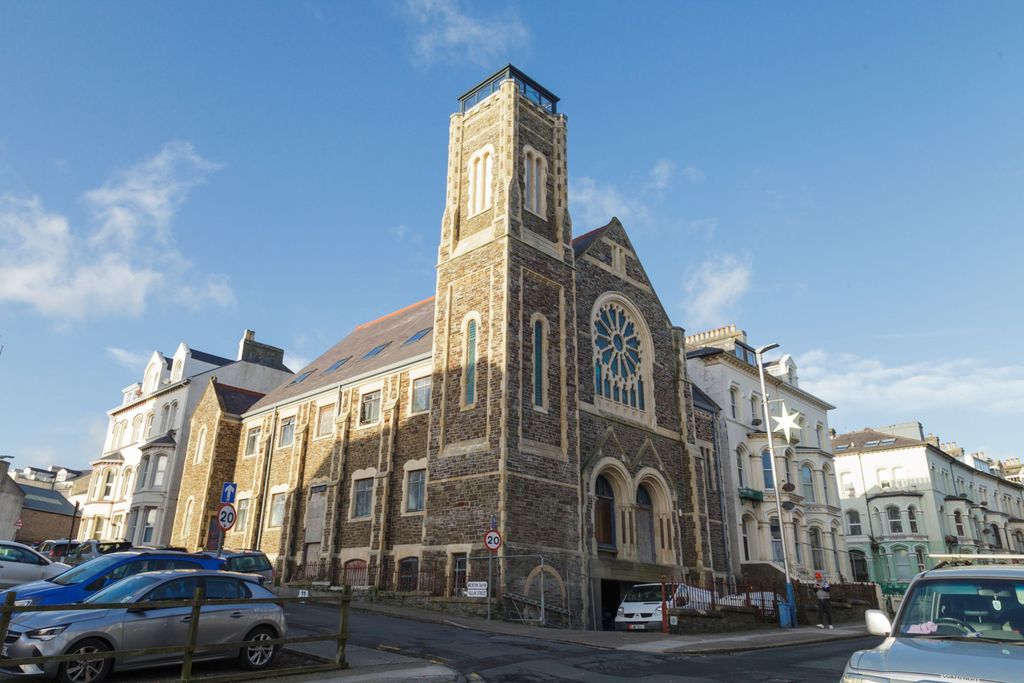 Property photo 1 of 28